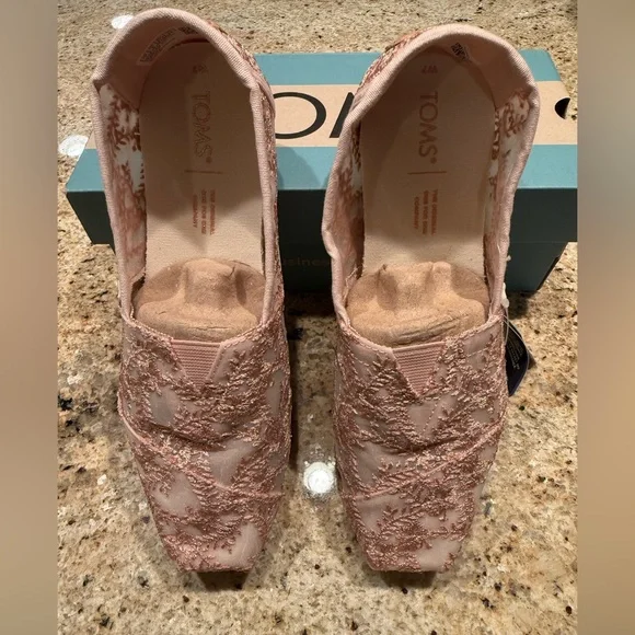 TOMS Rose Gold Alpargata New With Box Size 7 - Picture 2 of 3